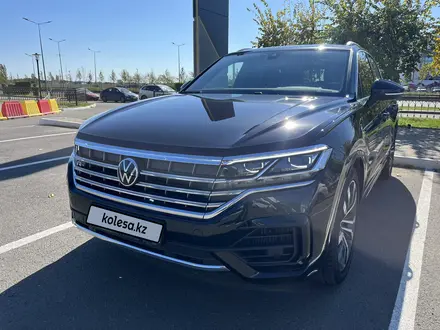 Volkswagen Touareg 2021 года за 38 000 000 тг. в Астана – фото 2