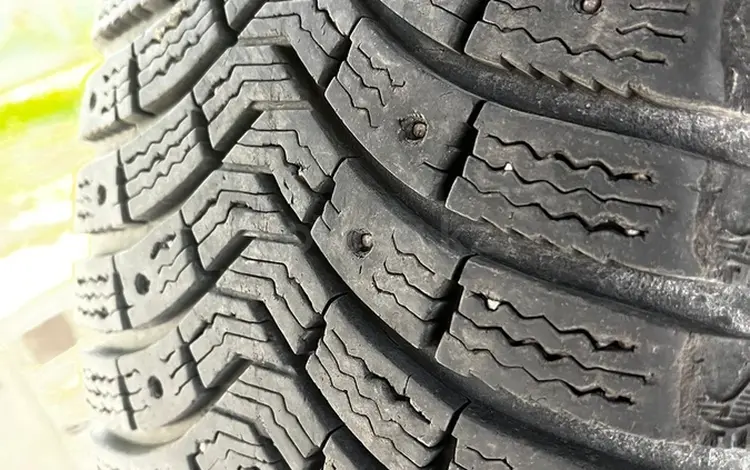 Комплект зимних шин Michelin комлпект 225/60R17үшін150 000 тг. в Алматы