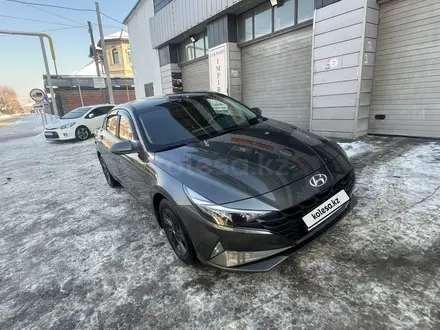 Hyundai Elantra 2022 года за 9 800 000 тг. в Алматы – фото 3