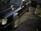 Mercedes-Benz E 300 1992 года за 800 000 тг. в Караганда – фото 2