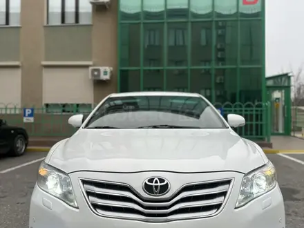 Toyota Camry 2011 года за 8 600 000 тг. в Алматы – фото 2