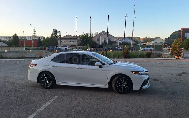 Toyota Camry 2020 года за 9 000 000 тг. в Актобе