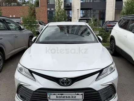 Toyota Camry 2023 года за 17 500 000 тг. в Астана