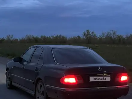 Mercedes-Benz E 230 1997 года за 2 700 000 тг. в Караганда – фото 7