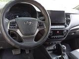 Hyundai Accent 2021 годаfor8 200 000 тг. в Аксай – фото 4