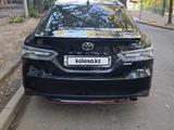 Toyota Camry 2020 года за 13 200 000 тг. в Алматы – фото 2