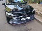 Toyota Camry 2020 года за 13 200 000 тг. в Алматы – фото 3