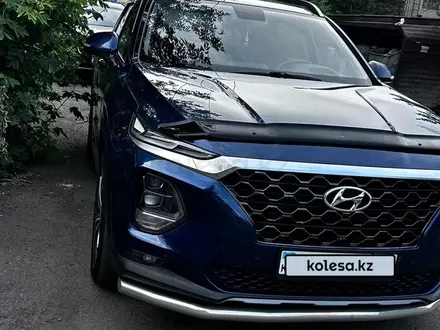 Hyundai Santa Fe 2019 года за 14 000 000 тг. в Астана