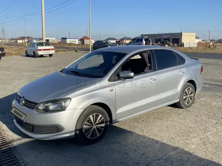 Volkswagen Polo 2015 года за 4 350 000 тг. в Атырау – фото 2