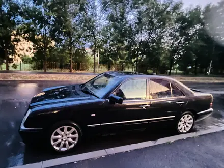 Mercedes-Benz E 280 1999 года за 2 400 000 тг. в Алматы