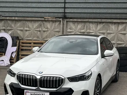 BMW 520 2024 года за 31 900 000 тг. в Алматы