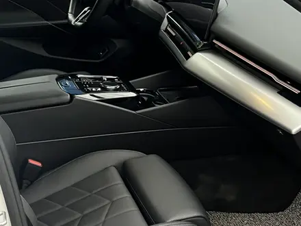 BMW 520 2024 года за 31 900 000 тг. в Алматы – фото 9