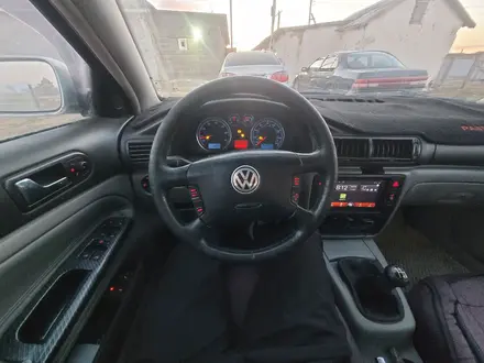 Volkswagen Passat 2001 года за 1 300 000 тг. в Уральск – фото 4