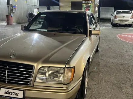 Mercedes-Benz E 220 1994 года за 2 000 000 тг. в Тараз – фото 5