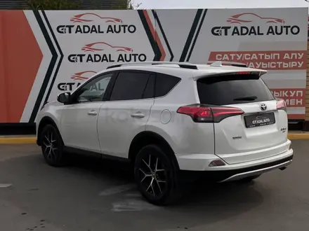 Toyota RAV4 2016 года за 11 000 000 тг. в Актобе – фото 3