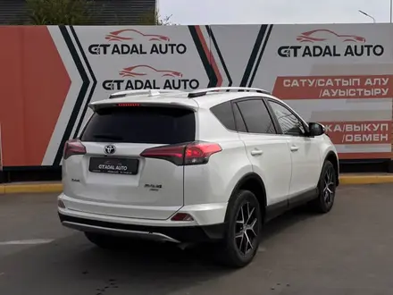 Toyota RAV4 2016 года за 11 000 000 тг. в Актобе