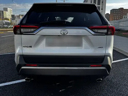 Toyota RAV4 2020 года за 13 000 000 тг. в Астана – фото 2