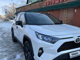 Toyota RAV4 2020 года за 15 600 000 тг. в Усть-Каменогорск – фото 2