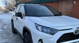 Toyota RAV4 2020 года за 15 800 000 тг. в Усть-Каменогорск – фото 2