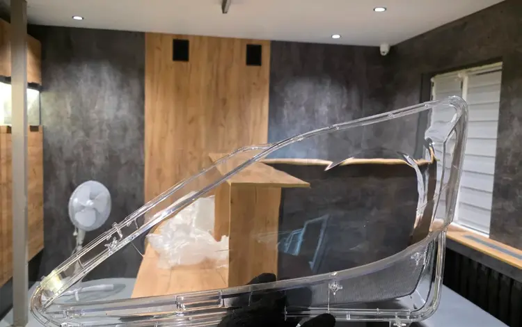   Купить стекло фар в Алматы на lexus is за 32 000 тг. в Алматы