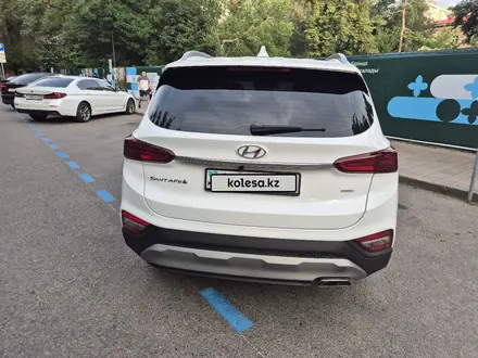 Hyundai Santa Fe 2018 года за 12 500 000 тг. в Алматы – фото 3