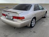 Toyota Camry 2000 года за 3 800 000 тг. в Жанаозен – фото 3