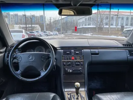 Mercedes-Benz E 320 1999 года за 4 300 000 тг. в Астана – фото 17