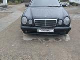 Mercedes-Benz E 230 1997 года за 3 500 000 тг. в Жанакорган – фото 2