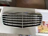 Решетка радиатора Mercedes W211 рестайлинг за 45 000 тг. в Караганда