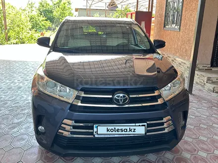 Toyota Highlander 2019 года за 19 000 000 тг. в Шымкент