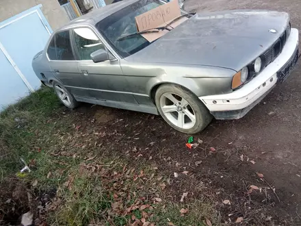 BMW 525 1989 года за 1 500 000 тг. в Шу – фото 2