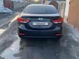 Hyundai Elantra 2015 года за 7 200 000 тг. в Караганда – фото 2