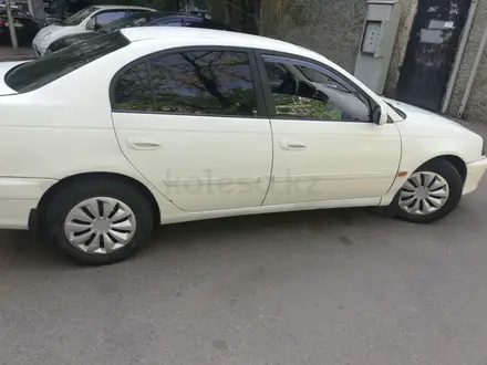 Toyota Avensis 1999 года за 2 650 000 тг. в Алматы – фото 2