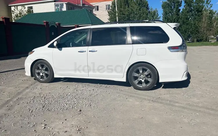 Toyota Sienna 2013 года за 10 500 000 тг. в Актобе