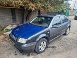 Volkswagen Jetta 2004 годаүшін2 400 000 тг. в Алматы