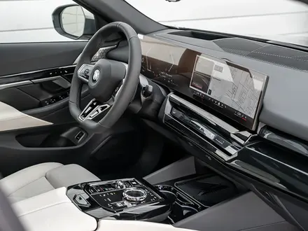 BMW 530 XDrive 2026 года за 56 630 378 тг. в Астана – фото 10