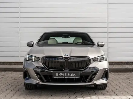 BMW 530 XDrive 2026 года за 56 630 378 тг. в Астана – фото 2