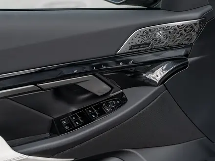 BMW 530 XDrive 2026 года за 56 630 378 тг. в Астана – фото 4