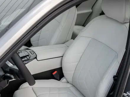 BMW 530 XDrive 2026 года за 56 630 378 тг. в Астана – фото 7