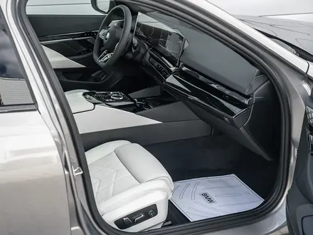BMW 530 XDrive 2026 года за 56 630 378 тг. в Астана – фото 9