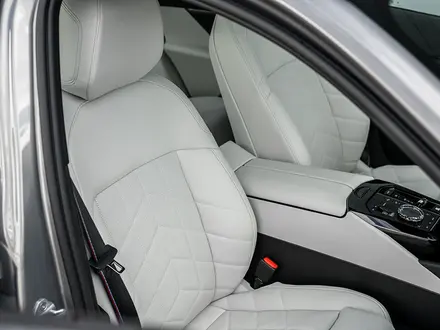 BMW 530 XDrive 2026 года за 56 630 378 тг. в Астана – фото 11