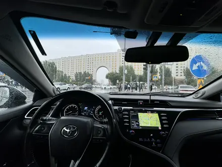 Toyota Camry 2018 года за 14 000 000 тг. в Астана – фото 3