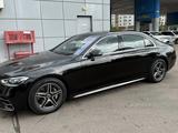 Mercedes-Benz S 450 2024 года за 72 500 000 тг. в Астана – фото 2