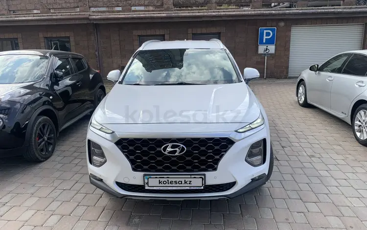 Hyundai Santa Fe 2020 годаfor14 500 000 тг. в Алматы