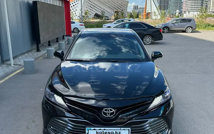 Toyota Camry 2019 года за 14 800 000 тг. в Астана