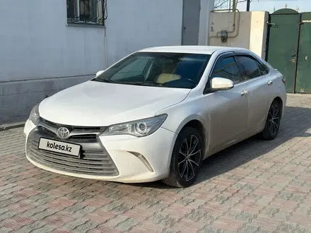 Toyota Camry 2016 года за 7 800 000 тг. в Жанаозен – фото 2