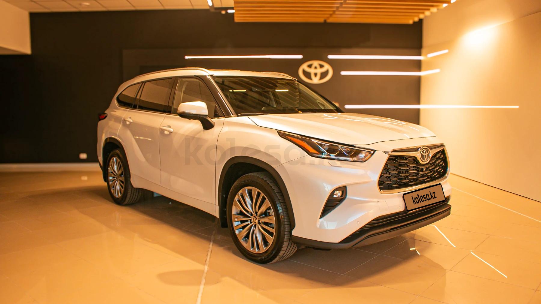 Toyota Highlander Luxe 2023 г.