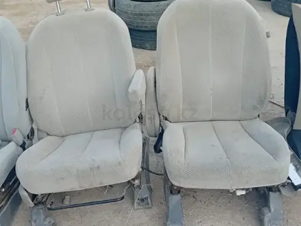 Сиденье велюр Toyota Sienna 2012г за 100 000 тг. в Атырау
