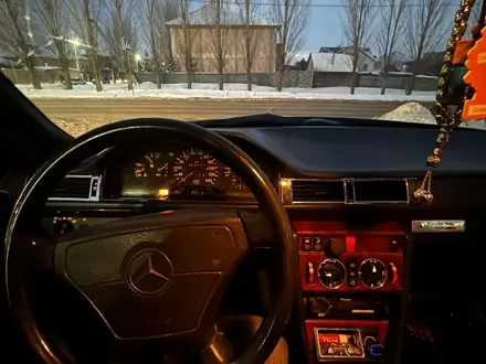 Mercedes-Benz E 200 1995 года за 2 300 000 тг. в Астана