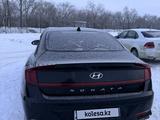 Hyundai Sonata 2022 года за 10 500 000 тг. в Уральск – фото 2
